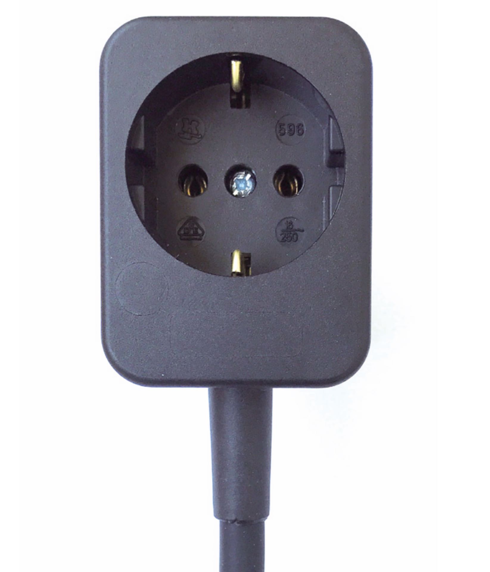 Intermediate adapter plug for float switch